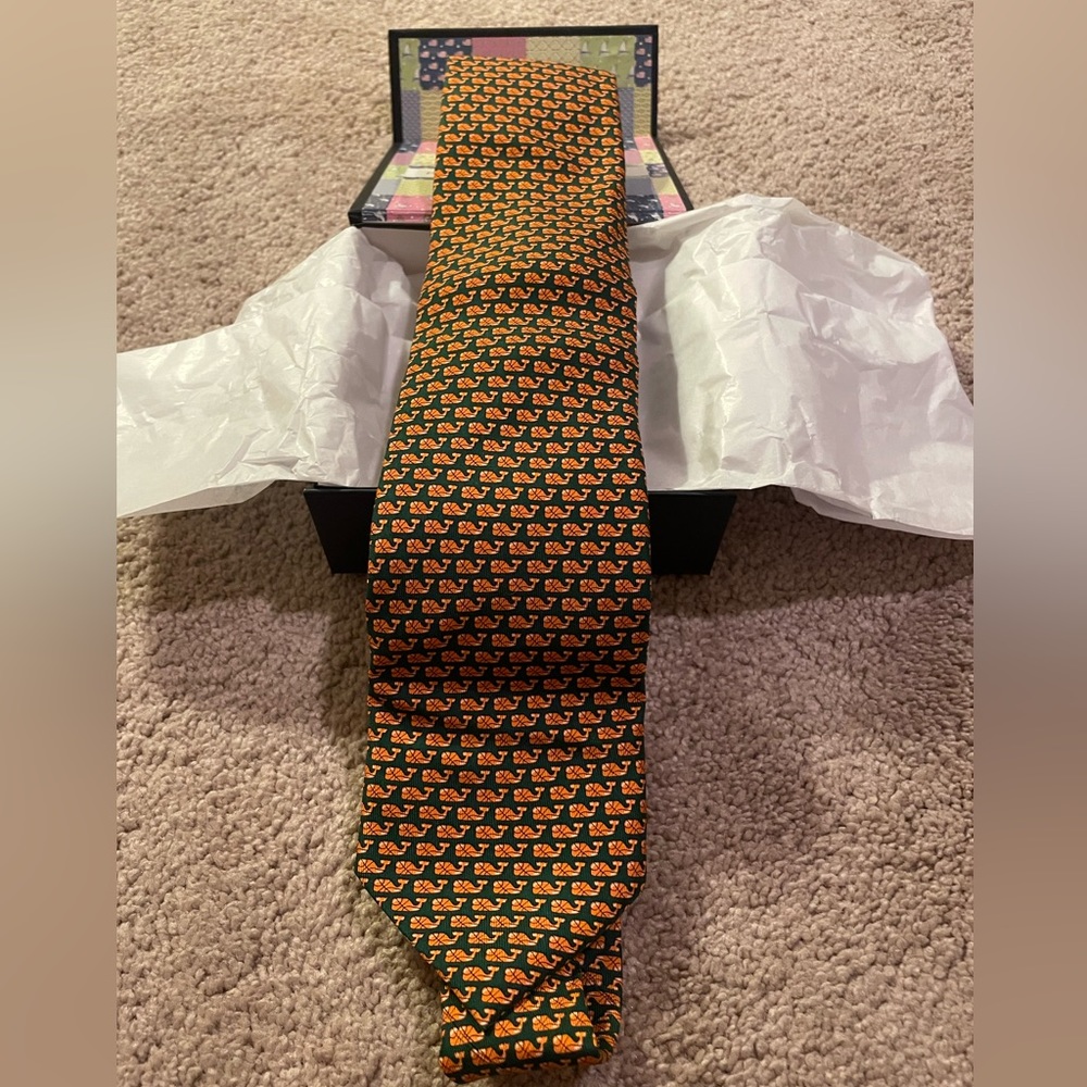 Vineyard Vines Basketball Tie